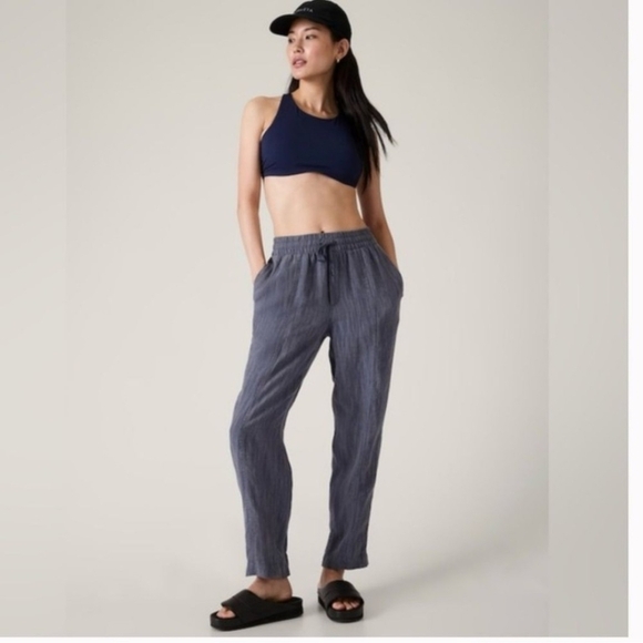 Athleta Pants - Athleta Retreat Linen Ankle Pant Size M in Raining Violet